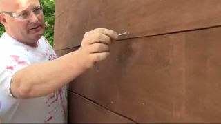 Zabíjanie Zombíkov pomocou záchodovej kefy .....