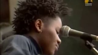 Tracy Chapman - Talkin' Bout A Revolution 1988