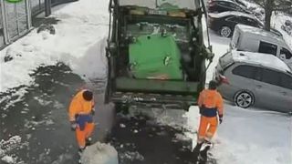 Smetiarom sa to trošku pokazilo