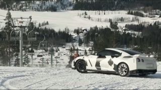 Nissan GT-R na lyžiarskej zjazdovke