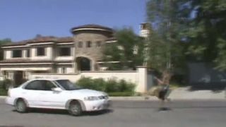 Prelet cez auto