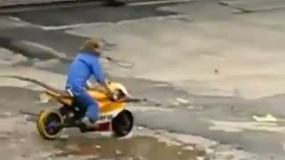 Nehoda opičieho motorkára