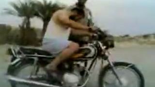 Arab na motorke