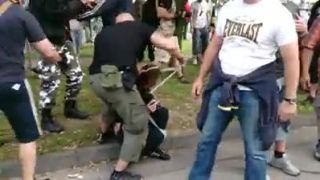 Policajná brutalita 10