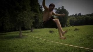 Slowmotion slackline