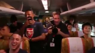 Fanúšik prenasledoval autobus Arsenalu 8km
