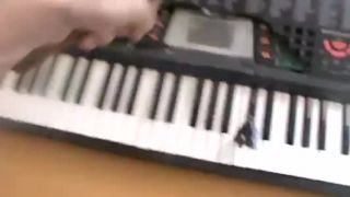 Ako hrať na klavíri (psycho verzia)