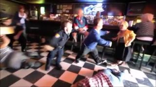 Jackass - Liliputáni v bare (český dabing)