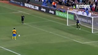 Fanúšik kopol penaltu namiesto hráča