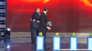 Prerazte kokosy prstom!