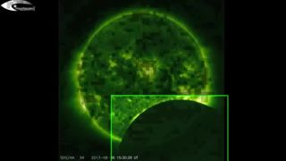 Gigantické UFO v blízkosti Slnka.