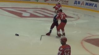 E. Malkin vs. 7 ročný chlapec