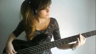 Marta Altesa a jej bass cover Jamiroquai - Time Wont Wait