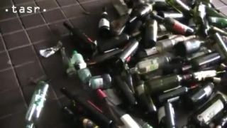 NRSR Upratovačka našla fľaše od alkoholu
