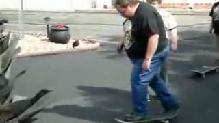 Otecko na skateboarde
