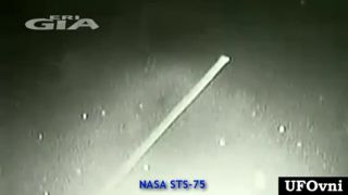 3 ufo sa pohybujú cez Slnko.