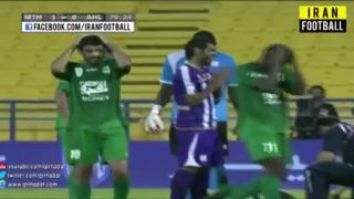 Futbalista si pri súboji zlomil nohu
