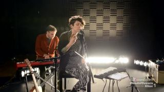 Tegan and Sara Cover Cyndi Lauper's "Time After Time" LIVE