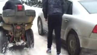 VW Phaeton 5.0 V10 vs. ATV 750ccm