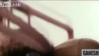 Benny Hill Masaker motorovou pílou.