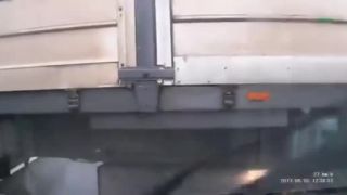 Kamionista v zákrute