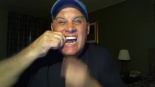Shoenice si pochutnáva na platovom nožíku