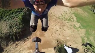 Mike "Hucker" Clark v akcii