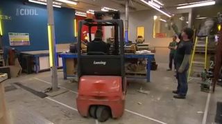 Laboratoř pro chlapy Jamese Maye 01x03