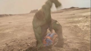 Superman a Hulk si porovnávajú silu