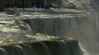Niagarské vodopády zamrzli