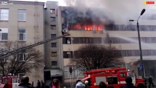 Neschopnosť ukrajinských požiarnikov stála ľudské životy