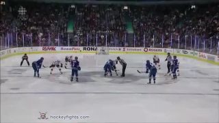 Canucks - Calgary bitka po 2 sekundách úvodu