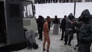 Krutosť ukrajinských policajtov