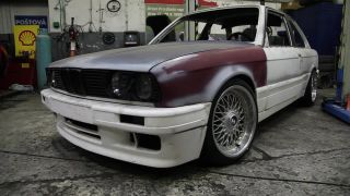 E30 2,8i under construction