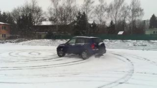 Toyota RAV4 JEDU DRIFTY (velke kruhy) :D