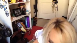 Jessica Nigri rozbaluje darčeky od fanúšikov