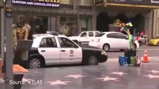 Policajtom rozmlátil auto