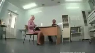 Vyzlečte sa prosím
