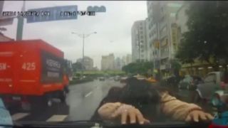 Hodila sa mu na okno