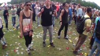 Benny Hill vs. dubstep na festivale