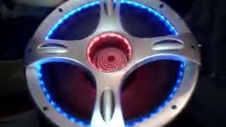 Subwoofer citlivý na smiech