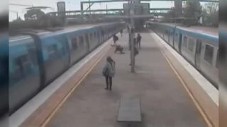 Šialené: Z vlaku vyskočil počas jazdy ( video 2 )