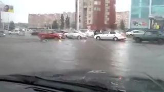 Na kajaku v meste počas zápchy