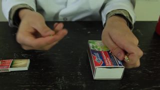 Zápalky škrtnuteľné o čokoľvek