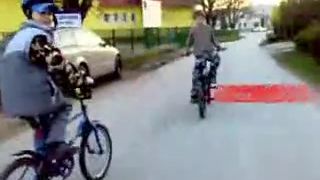 Ide dozadu