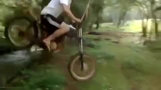 Tarzan na motorke