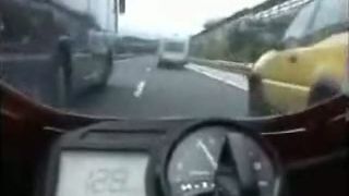 300 km/h s motorkou v premávke