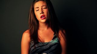 "We cant stop" cover by Queen Livvi