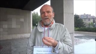 22.04.2014 občania pred národnou zradou.