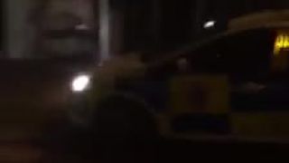 Dj v policajnom aute